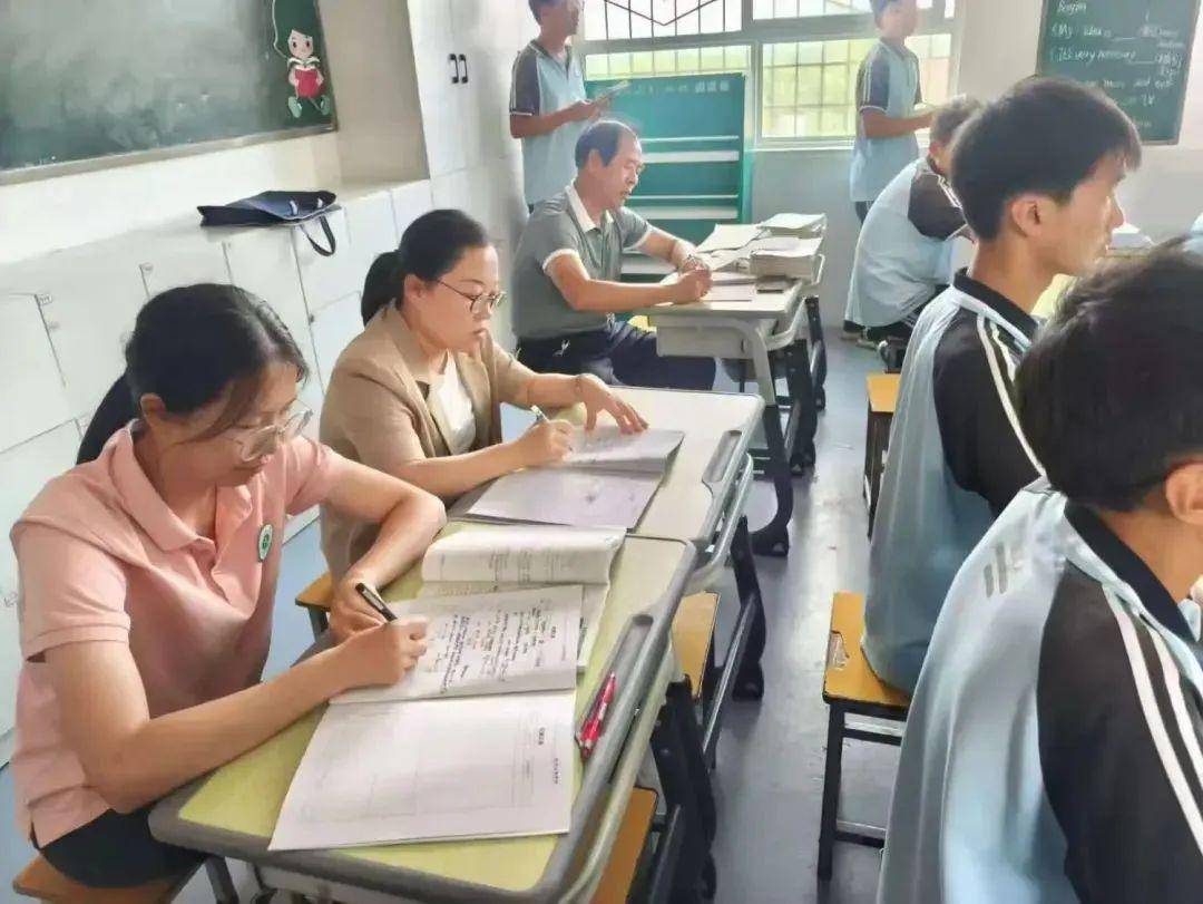 帮扶共研促交流 笃行致远共成长 ——西航二中教育集团汉都新苑中学赴周至县四群初级中学开展帮扶活动