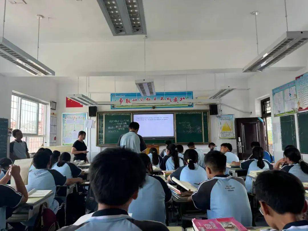 帮扶共研促交流 笃行致远共成长 ——西航二中教育集团汉都新苑中学赴周至县四群初级中学开展帮扶活动