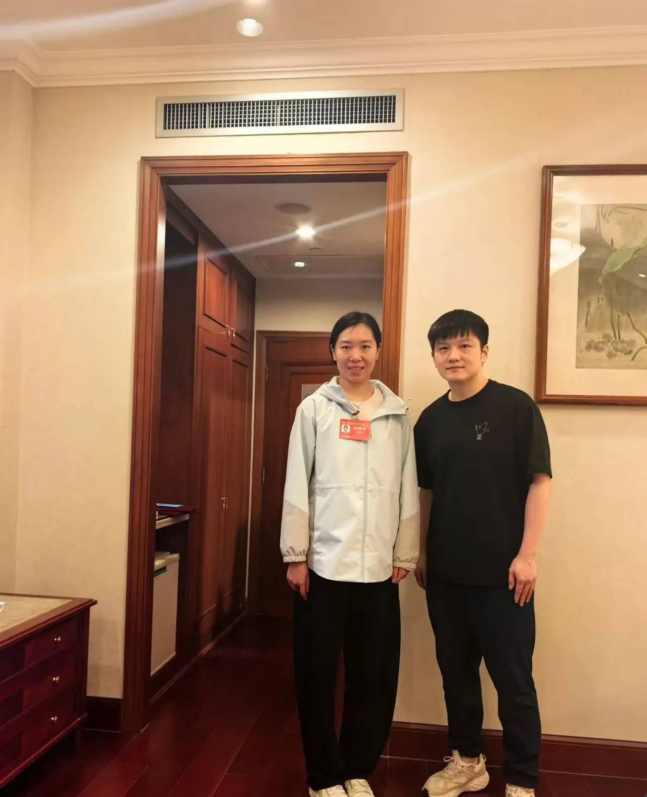 李晓霞晒与樊振东王曼昱合影 感叹：时间可真快呀