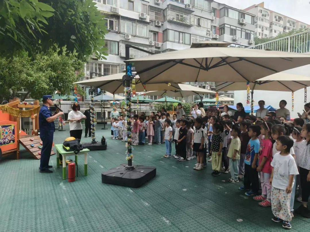 萌娃学消防 “蓝焰”暖童心 西城消防“进校园”活动为师生安全保驾护航