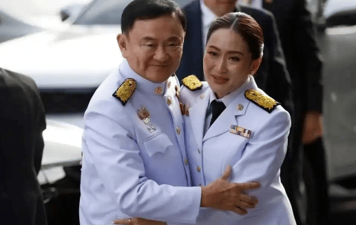 泰国总理再度换人，中方表态强调5个字，他信父女紧急避险，双双前往海外，信号不简单